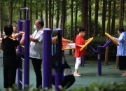 “60% 中国老年人每周锻炼五天”？法媒：中国有近200万免费户外运动设施，数量是法国的10倍