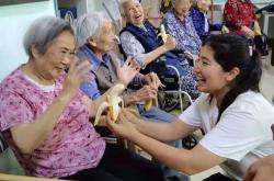 励超教育——“走进老人，关爱老人”
                
                 
    