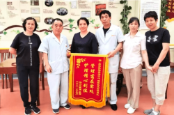 
                    老人照护 | 护理卧床老人，如何做到让老人身心愉悦？-爱侬养老
                
                 
    