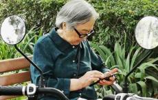 
                    原创
            “网瘾”中老年，迷上熬夜与“剁手”
                
                 
    