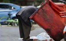 儿女很孝顺，父母却固执地“翻垃圾箱”？迷惑行为中藏着辛酸