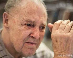 60岁后，不想“惹”上老年痴呆，做好3件事，灵活大脑到老不痴呆