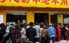 “一站式”购物受老人喜欢，中老年用品店生意背后逻辑