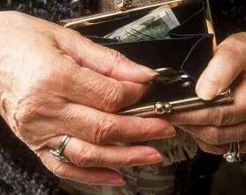 为什么老年人特别容易遭受“金融诈骗”，看美国人如何防止老人被“套路”