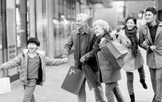 青年人购物车藏“孝老”老年人购物车藏“健康”