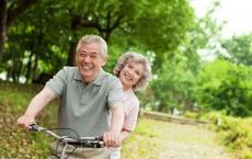 老年亲情和现实相遇，我们如何抉择？两招让我们从容面对！