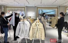 羽绒服做成风衣样，轻薄款变得更修身，武汉人冬天保暖真“型”