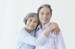 大爷：不搭伙不领证，不请保姆不去养老院，而是选择新型养老方式