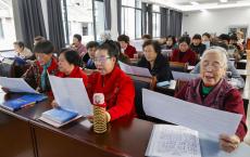 新华视点｜透视老年大学报名火热