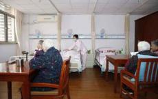 “上海很多养老院都空出床位来了”，只是疫情原因_新的服务模...