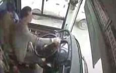 重庆公交车坠江事件 这些传闻你信了吗？