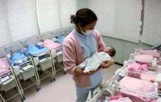 日本老了！一年新生儿才92万 为啥不愿生孩子？调查揭示两大真相