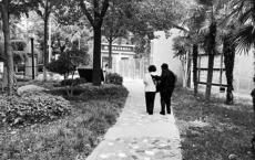 郑州一对老夫妇“无儿无女”想“以房养老”却遇到诸多难题