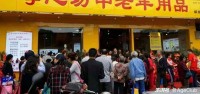 “一站式”购物受老人喜欢，中老年用品店生意背后逻辑