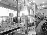 老年餐厅“窗口式”售餐 老年餐“不断档”