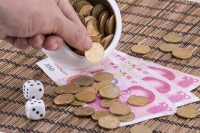 江苏天鼎：中年失业借钱炒股，亏损70%