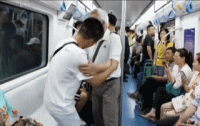 “废物式”养老，正在绑架中国老人！